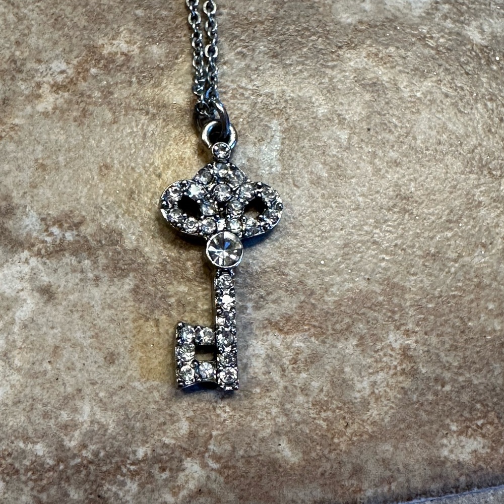 Elegant Silver Key Pendant Necklace